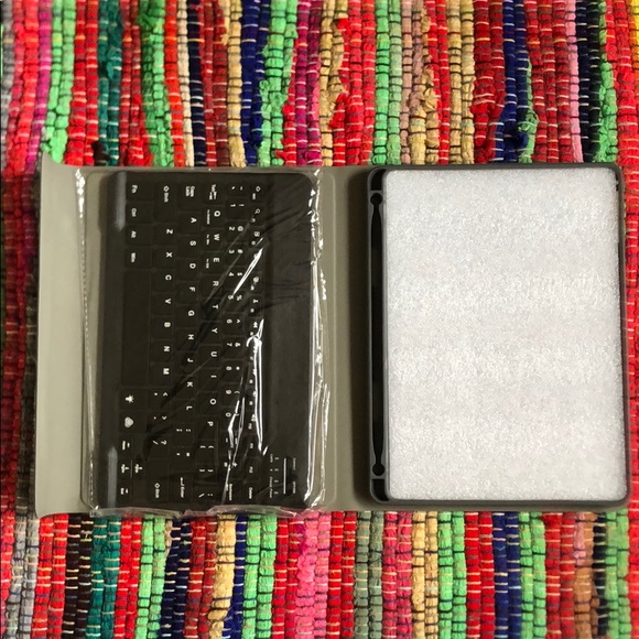 iPad Pro 9.7” Keyboard Case - Picture 4 of 4